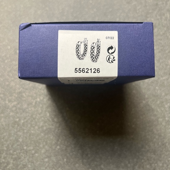 SWAROVSKI Matrix Vittore hoop earrings - Picture 5 of 8